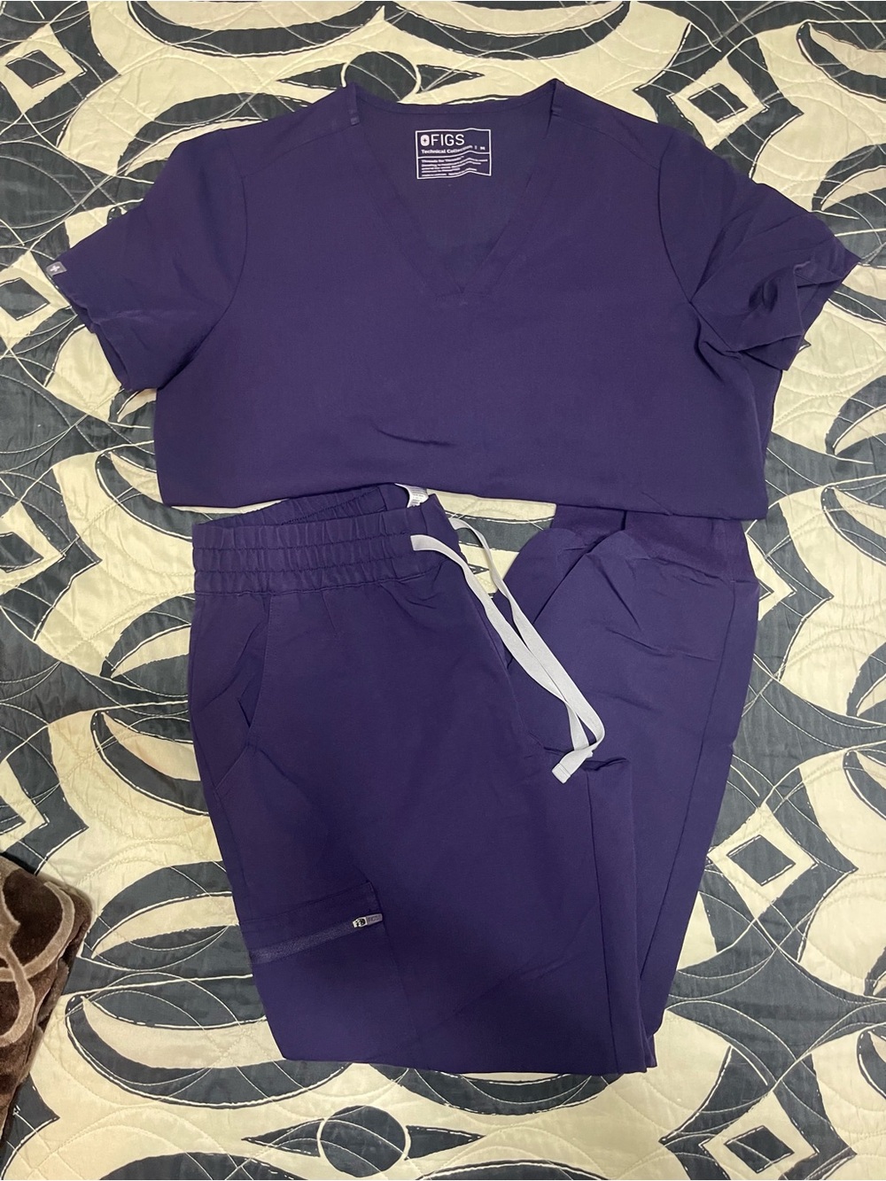 FIGS Purple Jam Scrub Set Casma Top Uman Joggers Women’s M